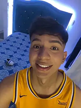 Snapshot of Leonarrrd_01 chatting on January 2025 03:08:01 AM Leonarrrd 01 online show from January 2025 03:08:01 AM