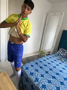 Snapshot of Leonarrrd_01 chatting on February 2025 06:30:01 PM Leonarrrd 01 online show from February 2025 06:30:01 PM