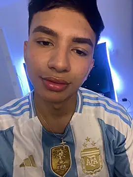 Snapshot of Leonarrrd_01 chatting on February 2025 05:51:02 AM Leonarrrd 01 online show from February 2025 05:51:02 AM