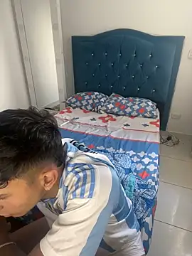 Snapshot of Leonarrrd_01 chatting on February 2025 10:10:02 PM Leonarrrd 01 online show from February 2025 10:10:02 PM