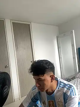 Snapshot of Leonarrrd_01 chatting on February 2025 05:47:02 PM Leonarrrd 01 online show from February 2025 05:47:02 PM