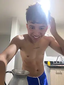 Snapshot of Leonarrrd_01 chatting on March 2025 05:03:01 AM Leonarrrd 01 online show from March 2025 05:03:01 AM