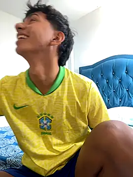 Snapshot of Leonarrrd_01 chatting on October 2025 07:35:02 PM Leonarrrd 01 online show from October 2025 07:35:02 PM