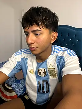 Snapshot of Leonarrrd_01 chatting on October 2025 10:32:02 PM Leonarrrd 01 online show from October 2025 10:32:02 PM