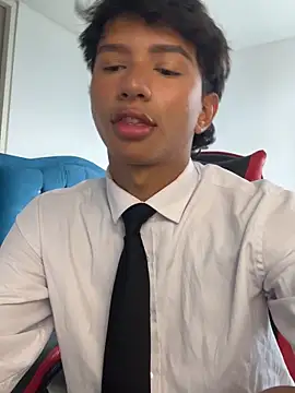 Snapshot of Leonarrrd_01 chatting on November 2025 05:37:01 PM Leonarrrd 01 online show from November 2025 05:37:01 PM