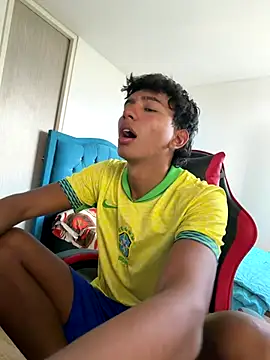 Snapshot of Leonarrrd_01 chatting on November 2025 09:29:02 PM Leonarrrd 01 online show from November 2025 09:29:02 PM