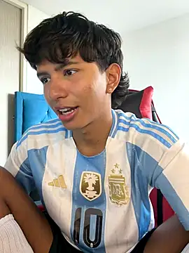 Snapshot of Leonarrrd_01 chatting on December 2025 08:26:01 PM Leonarrrd 01 online show from December 2025 08:26:01 PM