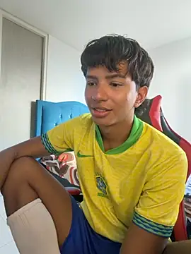 Snapshot of Leonarrrd_01 chatting on December 2025 04:49:02 PM Leonarrrd 01 online show from December 2025 04:49:02 PM