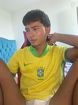 Snapshot of Leonarrrd_01 chatting on December 2025 08:14:01 PM Leonarrrd 01 online show from December 2025 08:14:01 PM