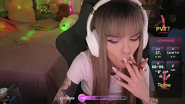 Snapshot of Kerry_Kirk chatting on March 2025 08:01:02 PM Kerry Kirk online show from March 2025 08:01:02 PM