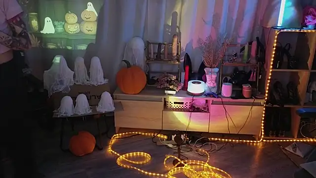 Snapshot of Kerry_Kirk chatting on October 2025 11:46:01 PM Kerry Kirk online show from October 2025 11:46:01 PM