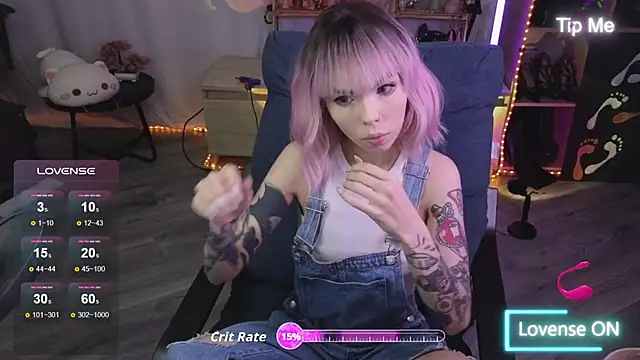 Snapshot of Kerry_Kirk chatting on November 2025 09:47:01 PM Kerry Kirk online show from November 2025 09:47:01 PM