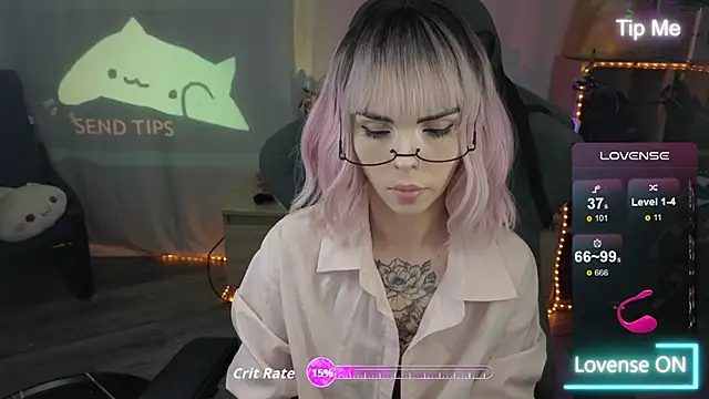 Snapshot of Kerry_Kirk chatting on November 2025 08:44:01 PM Kerry Kirk online show from November 2025 08:44:01 PM