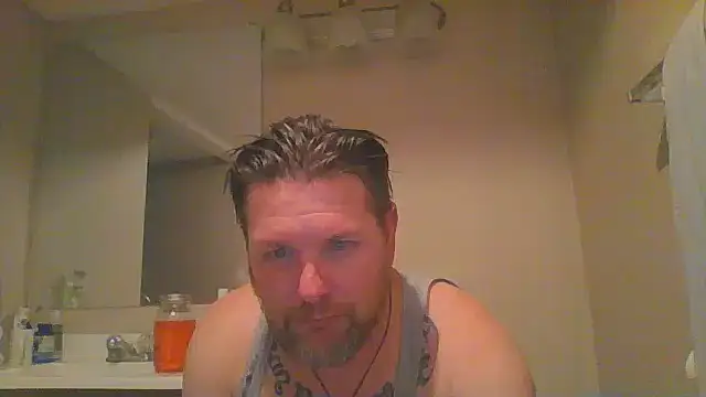 Snapshot of Buddy_Cuck chatting on December 2025 09:42:02 PM Buddy Cuck online show from December 2025 09:42:02 PM