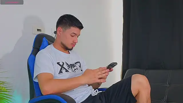 EdwardRoss  online show from October 2025 07:24:02 PM