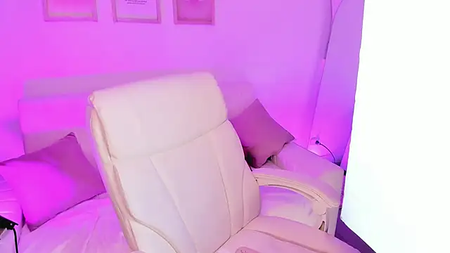 Steff London online show from February 2025 03:34:02 AM