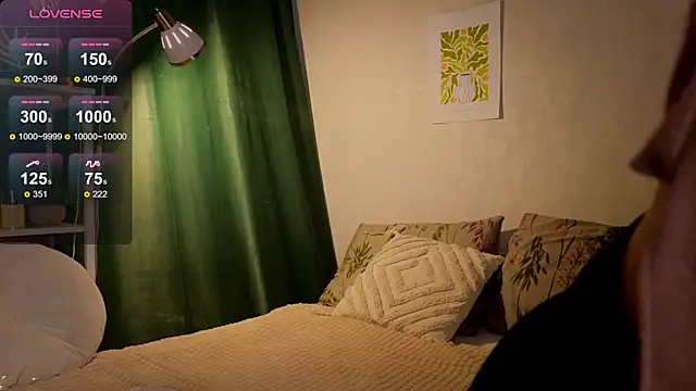 Snapshot of ErinLewist chatting on February 2025 07:13:02 AM ErinLewist online show from February 2025 07:13:02 AM