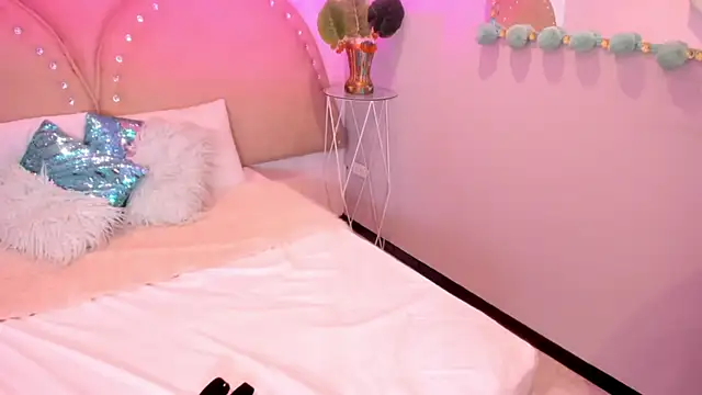 Snapshot of Miia_Thompsonn chatting on October 2025 03:25:02 AM Miia Thompsonn online show from October 2025 03:25:02 AM