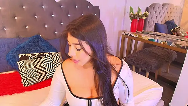 Miia Thompsonn online show from December 2025 03:35:02 AM