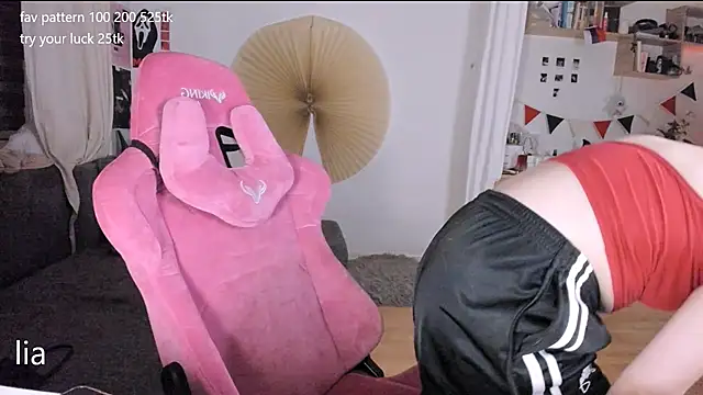 lil lia online show from November 2025 09:36:02 PM