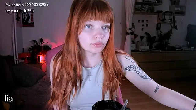 Snapshot of lil_lia chatting on June 2026 10:35:01 PM lil lia online show from June 2026 10:35:01 PM