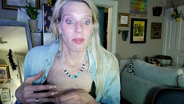 Glamazonx online show from May 2026 01:45:01 AM