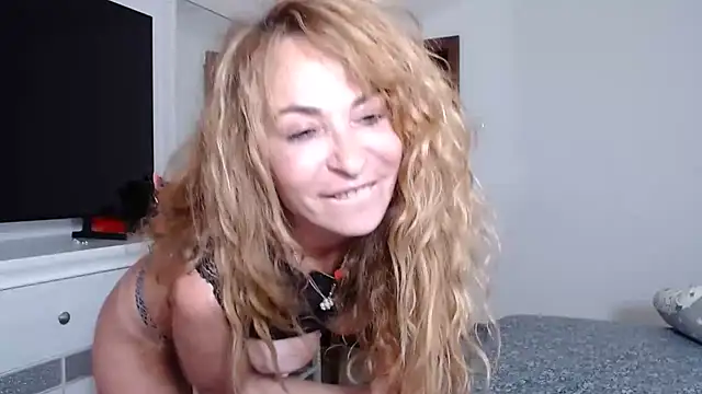 Snapshot of LadyyEvolet chatting on May 2026 04:13:01 PM LadyyEvolet online show from May 2026 04:13:01 PM