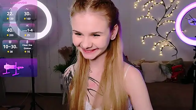 Snapshot of Britney_Lynch chatting on December 2024 08:36:02 PM Britney Lynch online show from December 2024 08:36:02 PM