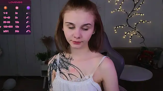 Snapshot of Britney_Lynch chatting on January 2025 03:34:01 AM Britney Lynch online show from January 2025 03:34:01 AM