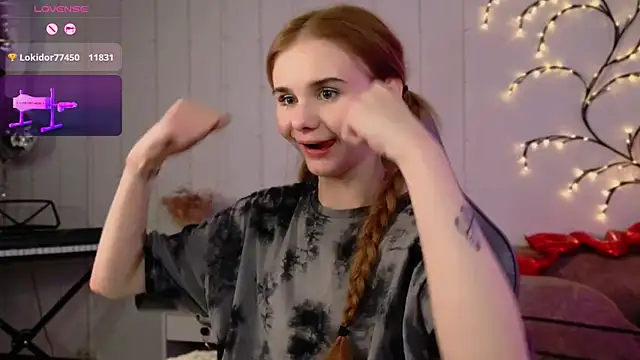 Snapshot of Britney_Lynch chatting on February 2025 03:09:01 AM Britney Lynch online show from February 2025 03:09:01 AM