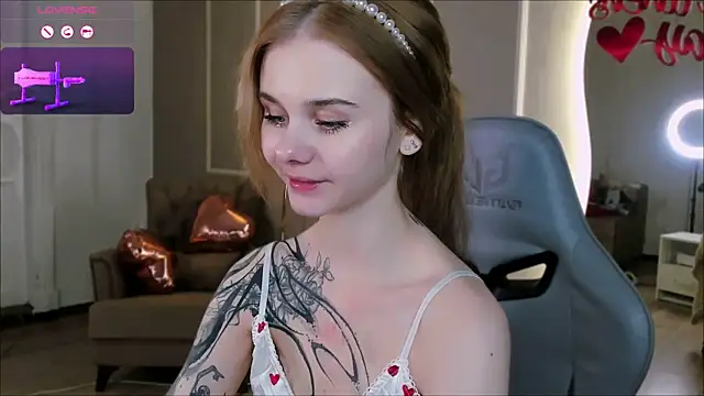 Snapshot of Britney_Lynch chatting on February 2025 08:38:02 PM Britney Lynch online show from February 2025 08:38:02 PM