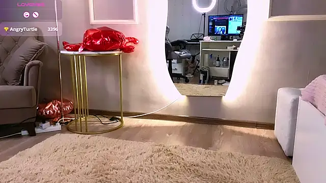 Snapshot of Britney_Lynch chatting on February 2025 03:08:01 AM Britney Lynch online show from February 2025 03:08:01 AM