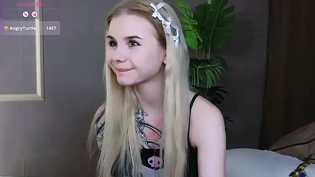 Snapshot of Britney_Lynch chatting on February 2025 12:51:02 AM Britney Lynch online show from February 2025 12:51:02 AM