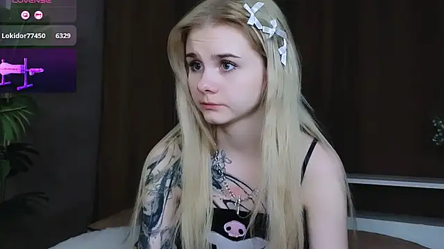 Snapshot of Britney_Lynch chatting on February 2025 03:56:02 AM Britney Lynch online show from February 2025 03:56:02 AM