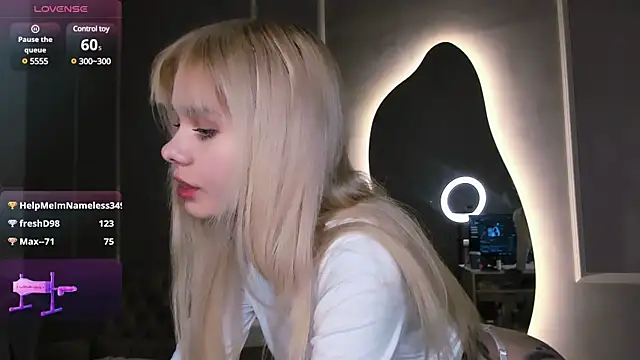 Snapshot of Britney_Lynch chatting on March 2025 12:16:01 AM Britney Lynch online show from March 2025 12:16:01 AM