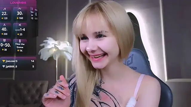 Snapshot of Britney_Lynch chatting on March 2025 08:35:02 PM Britney Lynch online show from March 2025 08:35:02 PM