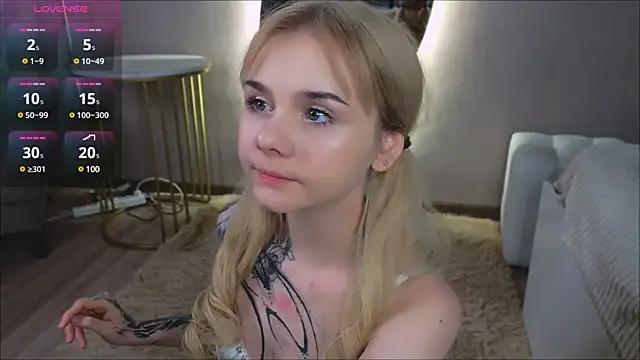 Snapshot of Britney_Lynch chatting on March 2025 08:34:01 PM Britney Lynch online show from March 2025 08:34:01 PM