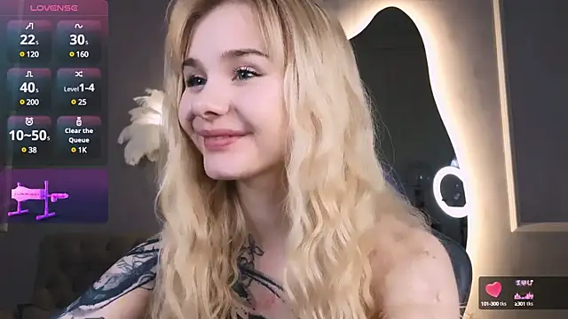 Snapshot of Britney_Lynch chatting on March 2025 03:11:01 AM Britney Lynch online show from March 2025 03:11:01 AM