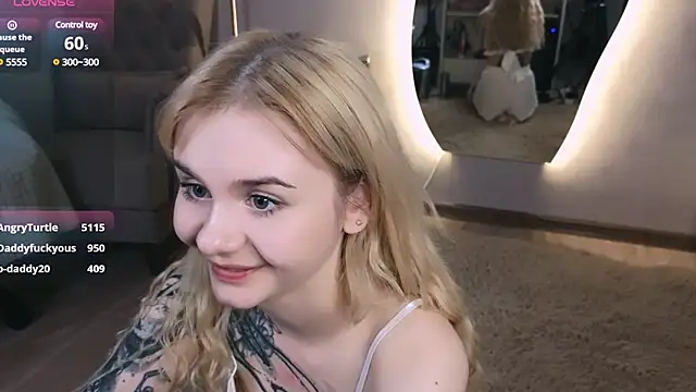 Snapshot of Britney_Lynch chatting on March 2025 09:21:01 AM Britney Lynch online show from March 2025 09:21:01 AM