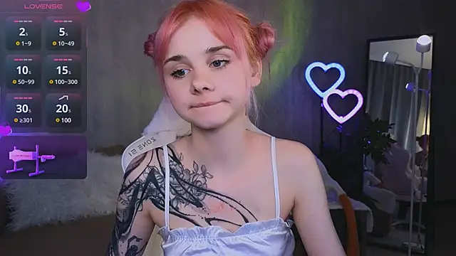 Snapshot of Britney_Lynch chatting on March 2025 09:53:02 PM Britney Lynch online show from March 2025 09:53:02 PM