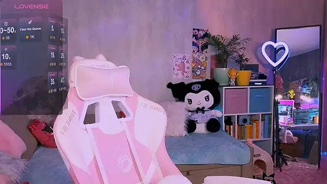 Snapshot of Britney_Lynch chatting on September 2025 07:58:02 PM Britney Lynch online show from September 2025 07:58:02 PM