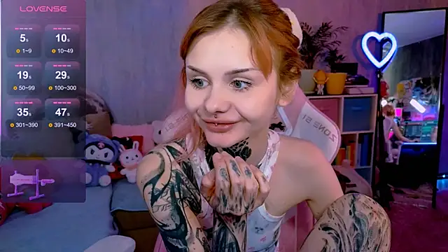 Snapshot of Britney_Lynch chatting on September 2025 01:02:02 PM Britney Lynch online show from September 2025 01:02:02 PM