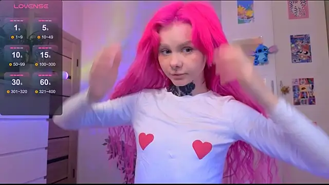 Snapshot of Britney_Lynch chatting on October 2025 08:08:01 PM Britney Lynch online show from October 2025 08:08:01 PM