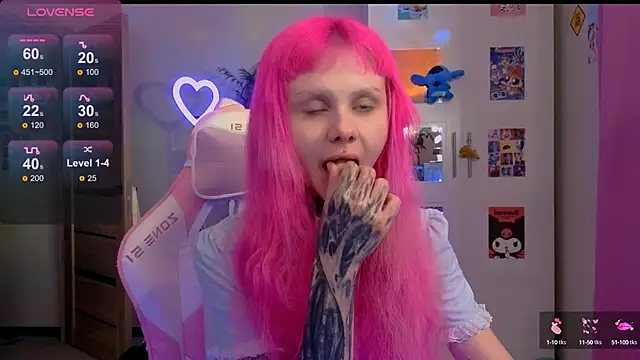 Snapshot of Britney_Lynch chatting on October 2025 03:01:02 PM Britney Lynch online show from October 2025 03:01:02 PM