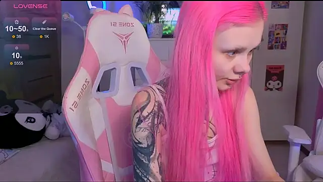 Snapshot of Britney_Lynch chatting on October 2025 05:30:01 AM Britney Lynch online show from October 2025 05:30:01 AM