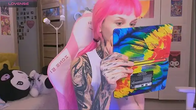 Snapshot of Britney_Lynch chatting on October 2025 12:37:02 PM Britney Lynch online show from October 2025 12:37:02 PM