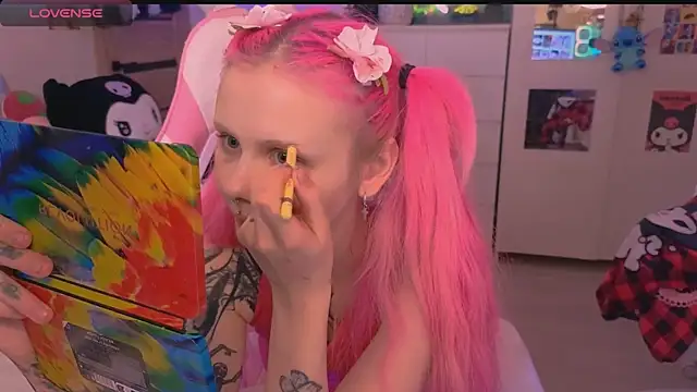 Snapshot of Britney_Lynch chatting on October 2025 10:33:02 AM Britney Lynch online show from October 2025 10:33:02 AM