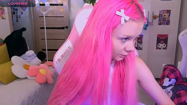 Snapshot of Britney_Lynch chatting on October 2025 12:44:02 PM Britney Lynch online show from October 2025 12:44:02 PM