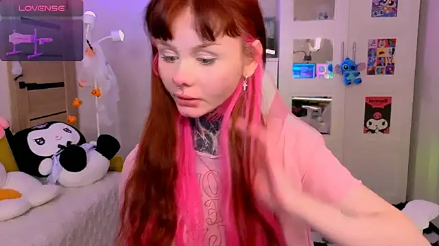 Snapshot of Britney_Lynch chatting on November 2025 08:54:02 PM Britney Lynch online show from November 2025 08:54:02 PM