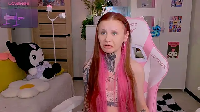 Snapshot of Britney_Lynch chatting on November 2025 12:11:01 AM Britney Lynch online show from November 2025 12:11:01 AM